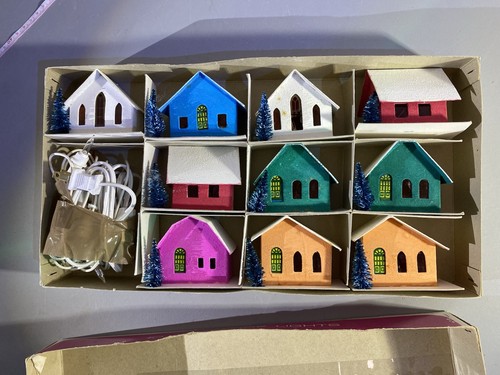 Vtg Regency Alpine Village 10 Plastic Christmas Cottages - photo 2