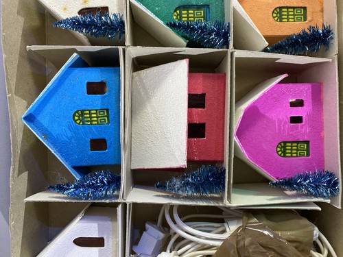 Vtg Regency Alpine Village 10 Plastic Christmas Cottages - photo 4