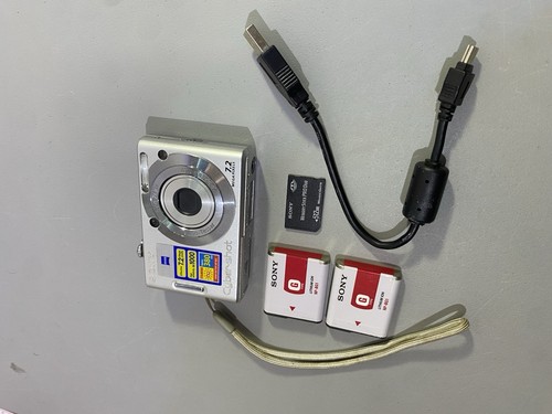 Sony Cybershot DSC-W120 7.2MP CCD Vintage Digital Camera -Silver - photo 3
