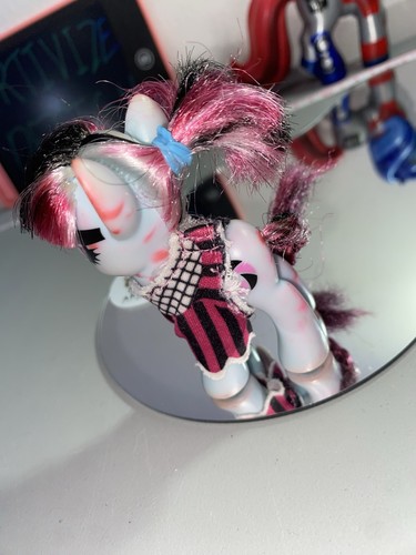 MY LITTLE PONY FRIENDSHIP IS MAGIC PONYMANIA PHOTO FINISH - photo 2