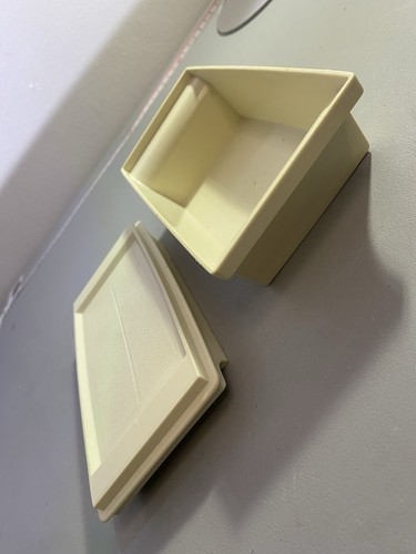 Vintage Tupperware 2 Stick Butter Dish #1512 w/ Lid #1511 - photo 2