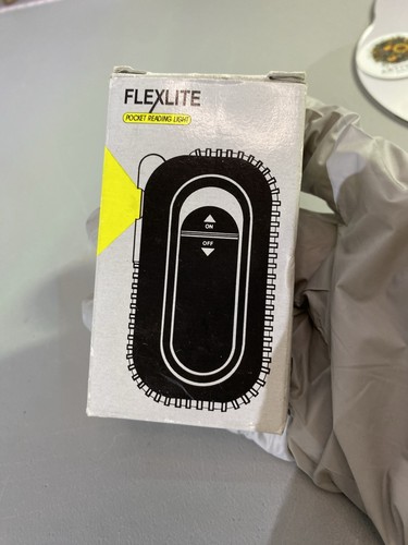 Vintage Flexilight Pocket Reading Light - photo 2