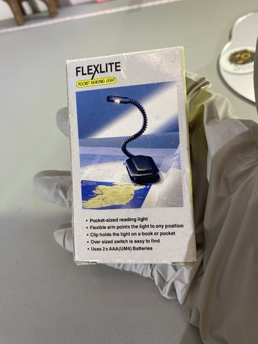 Vintage Flexilight Pocket Reading Light - photo 5
