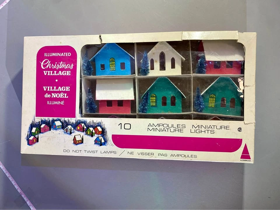 Vintage Alderbrook 10 Light Illuminated Christmas Village