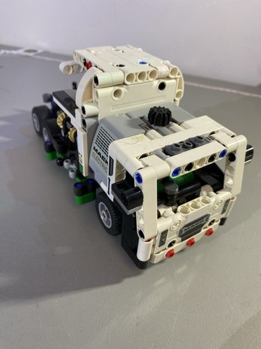 LEGO TECHNIC: Mack LR Electric Garbage Truck (42167) - USED - photo 3