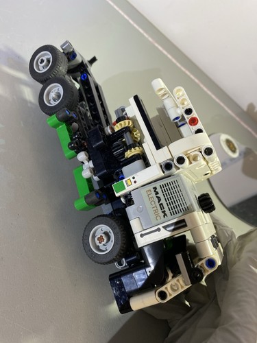 LEGO TECHNIC: Mack LR Electric Garbage Truck (42167) - USED - photo 4
