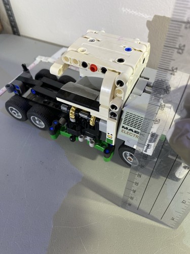 LEGO TECHNIC: Mack LR Electric Garbage Truck (42167) - USED - photo 5