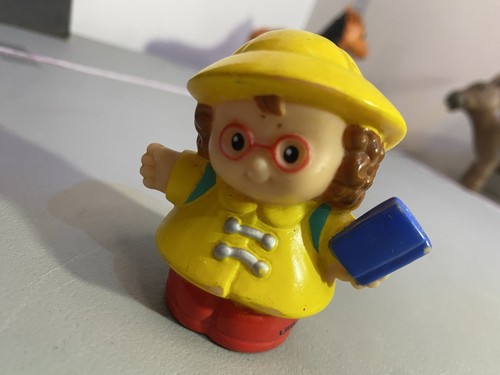 Fisher Price Little People Maggie In A Raincoat With A Book 2005