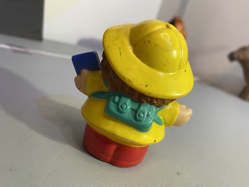 Fisher Price Little People Maggie In A Raincoat With A Book 2005 - photo 5