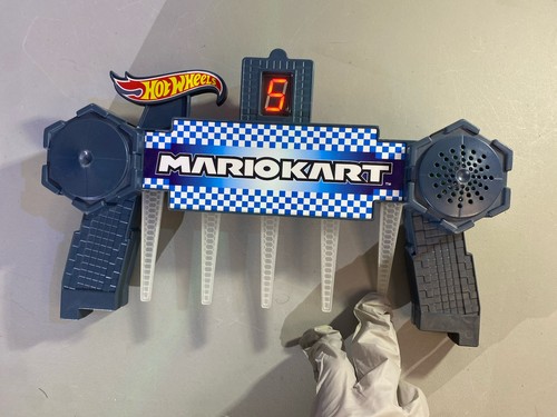 Hot Wheels Mario Kart Rainbow Road Track Electronic Finish Line