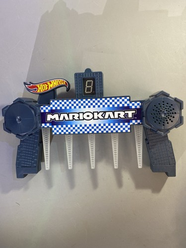 Hot Wheels Mario Kart Rainbow Road Track Electronic Finish Line - photo 2