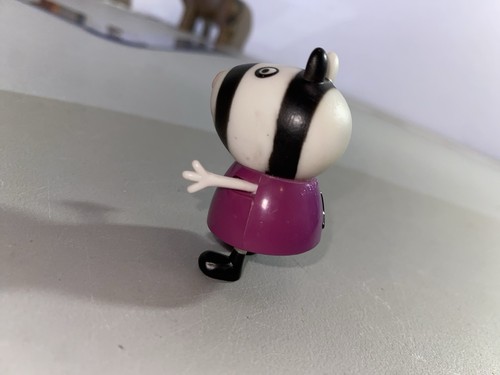 Peppa Pig Playset Figure ~ ZOE ZEBRA with Pink Dress - photo 4