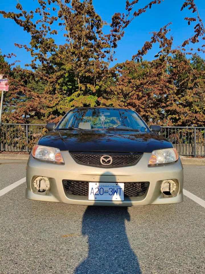 2001 Mazda Protege - photo 2