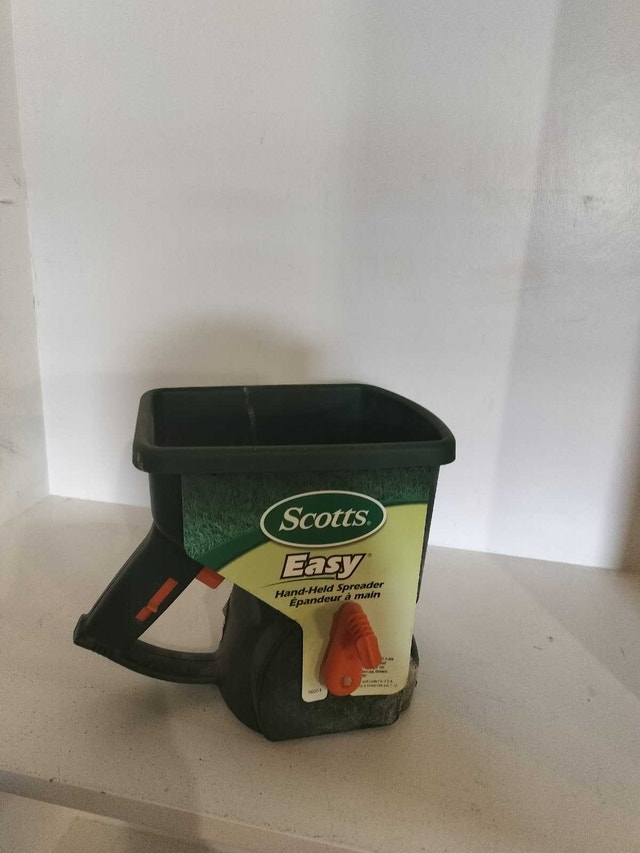 Scotts Easy Hand-Held Spreader