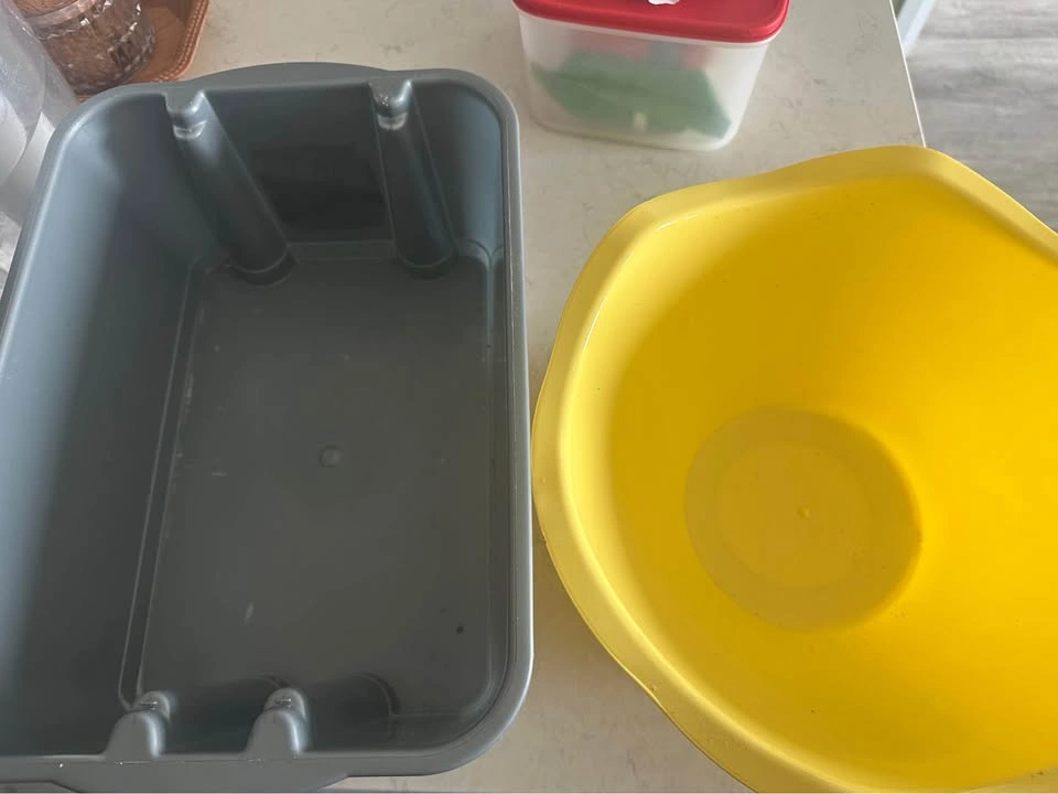 Moving sale: 2 different containers - photo 2