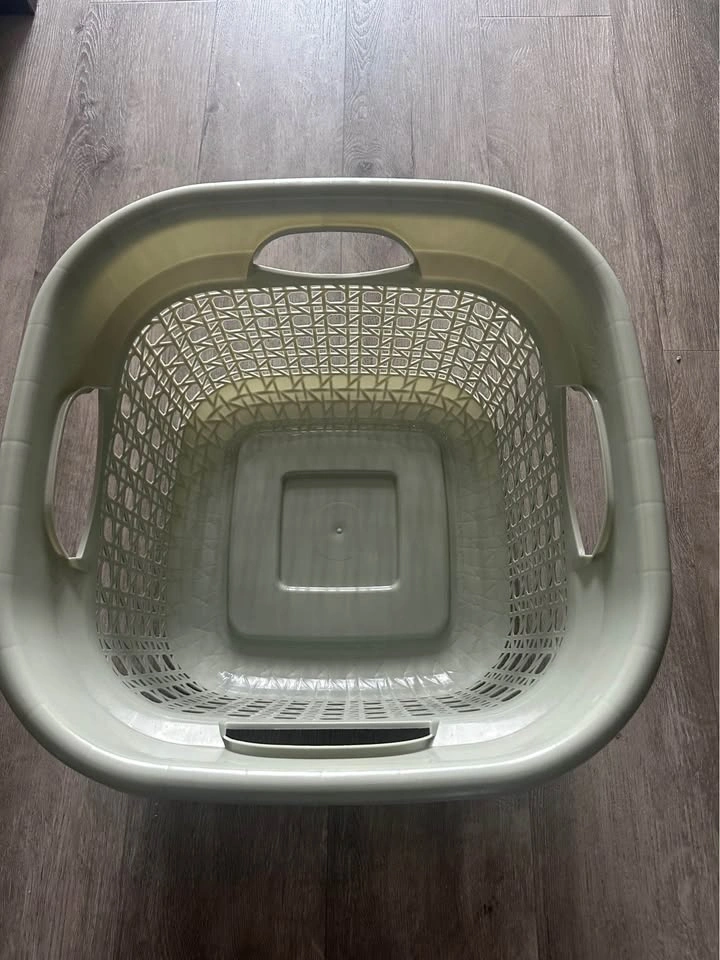 Moving sale Laundry basket - photo 2