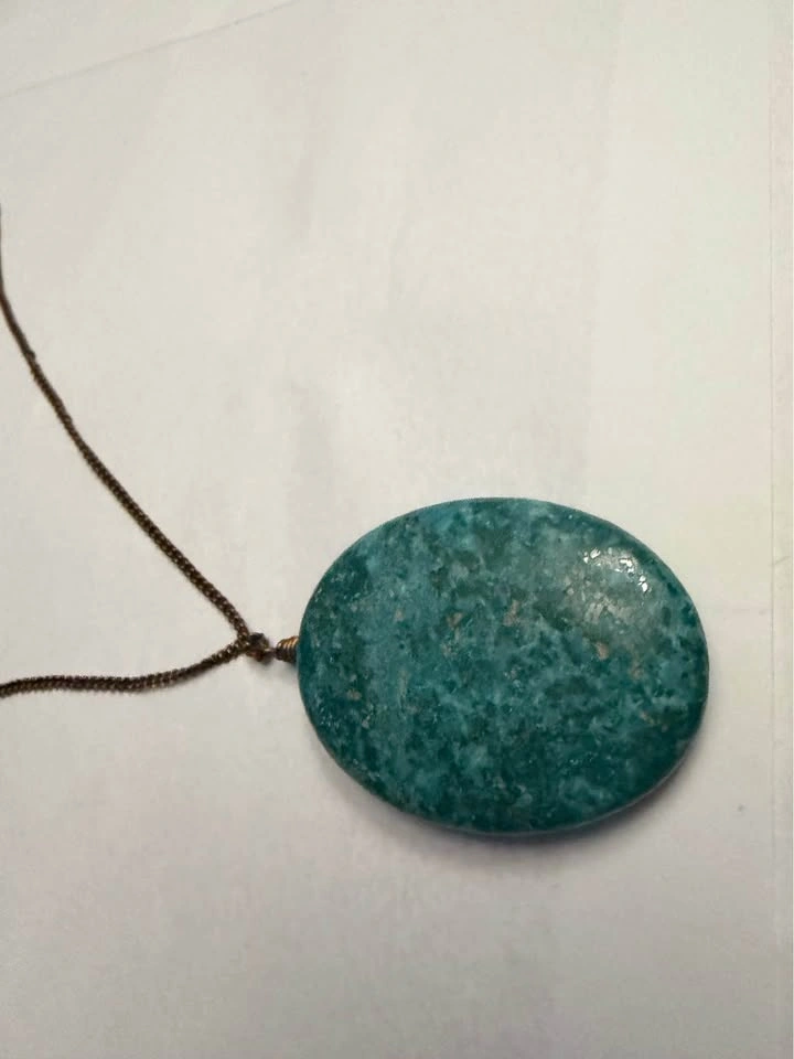 Large Oval Green Stone Pendant Necklace - photo 2