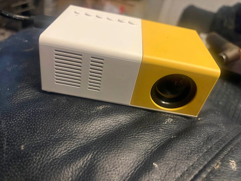 YG300 Mini LED Projector