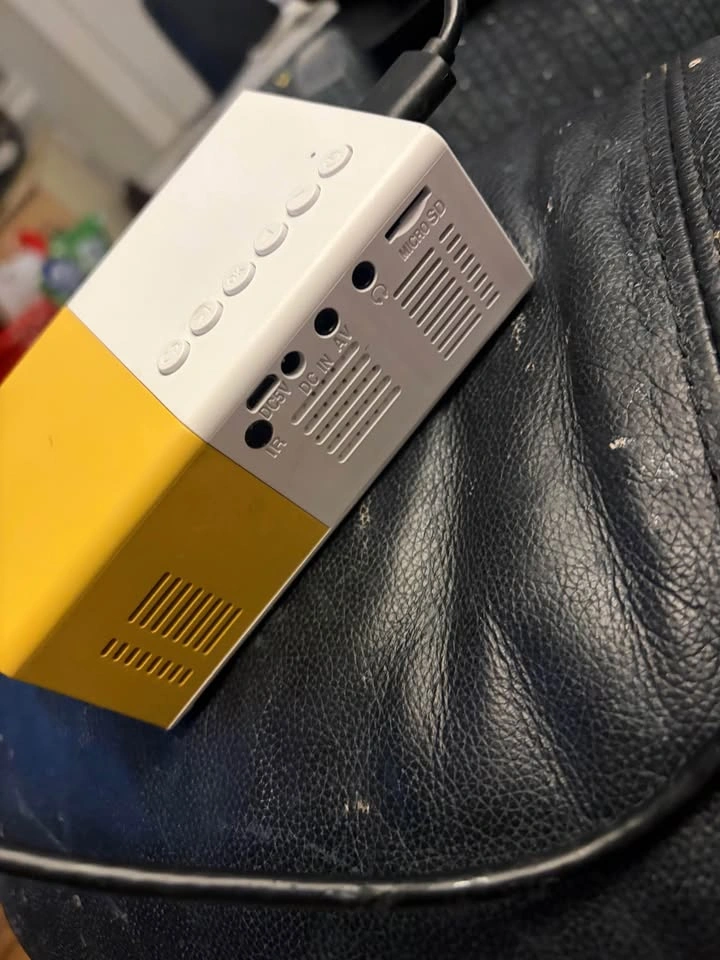 YG300 Mini LED Projector - photo 3