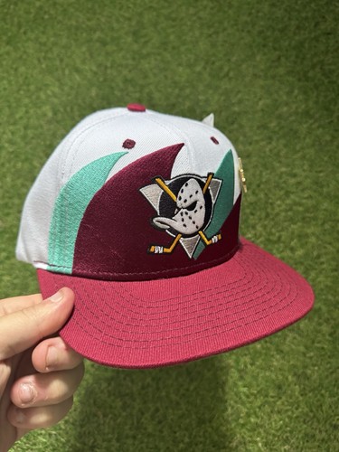 Vintage Anaheim Mighty Ducks Shark tooth Snap Back NHL