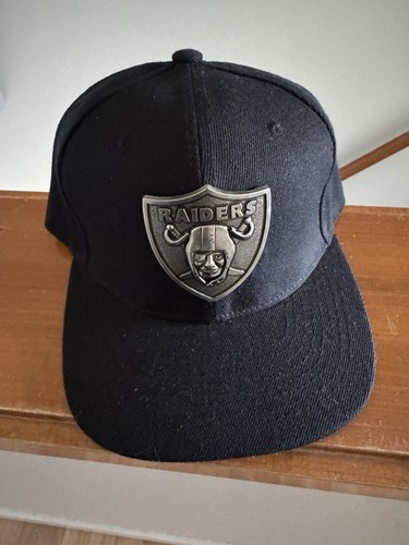 Vintage Oakland Raiders Pewter Medal Shield SnapBack American Ne