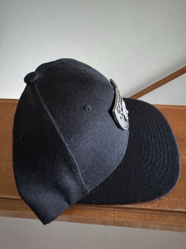 Vintage Oakland Raiders Pewter Medal Shield SnapBack American Ne - photo 2