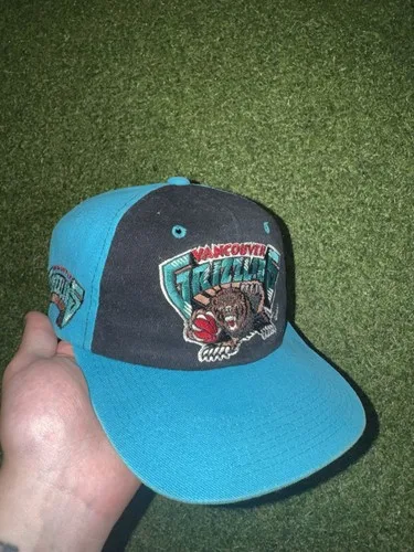 Vintage Starter Vancouver Grizzlies Hat NBA