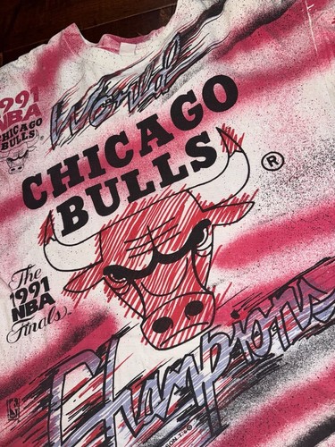 Vintage 90s Chicago Bulls All Over Print 1991 NBA Finals T-Shirt - photo 2