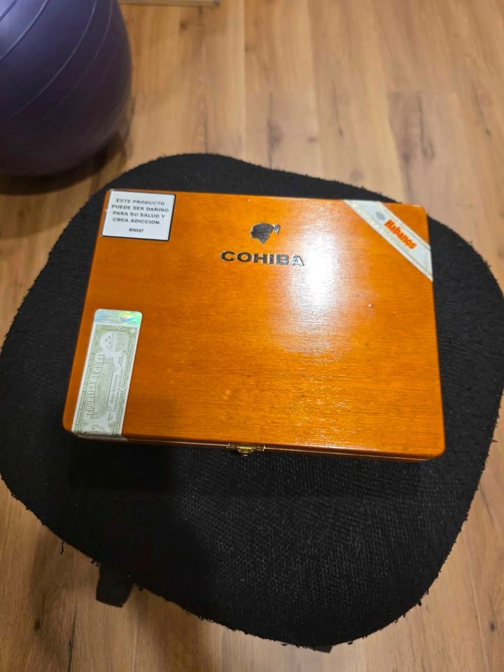 COLLECTORS ITEM - Espléndidos Wooden Cigar Box - photo 2