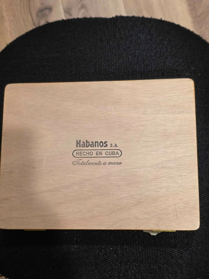 COLLECTORS ITEM - Espléndidos Wooden Cigar Box - photo 3