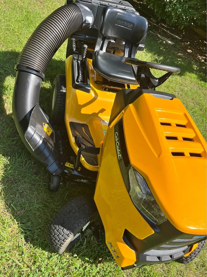 Cub Cadet XT1 Enduro Series LT 42" Riding Lawn Mower