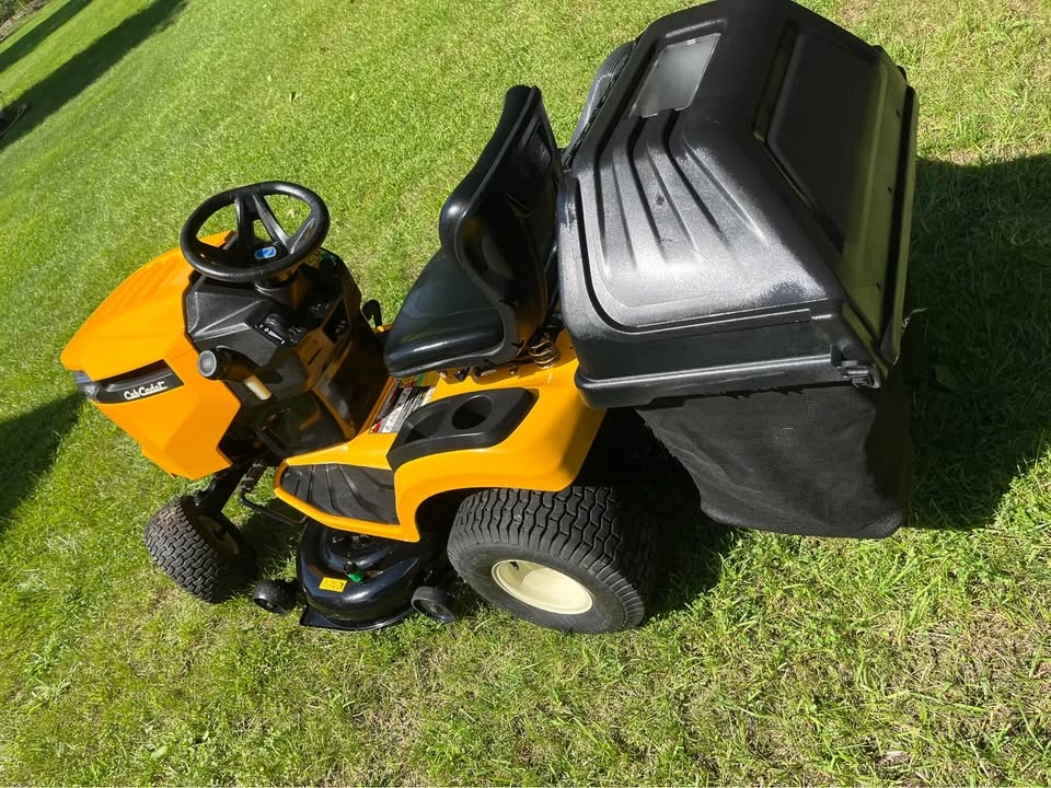 Cub Cadet XT1 Enduro Series LT 42" Riding Lawn Mower - photo 3