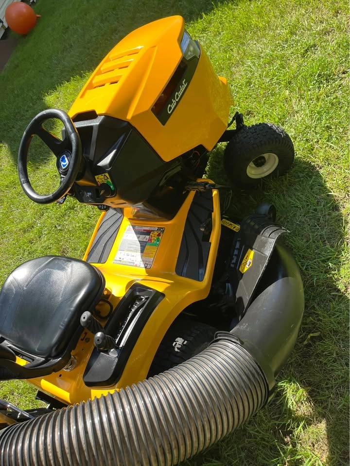 Cub Cadet XT1 Enduro Series LT 42" Riding Lawn Mower - photo 5