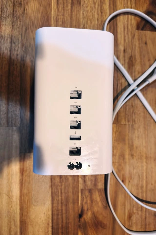 Apple AirPort Extreme 802.11ac 3TB Wi-Fi Base Station - photo 2