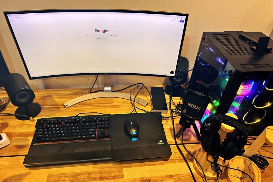 LG 34" UltraWide Monitor + Lian Li 08 Premium Case PC