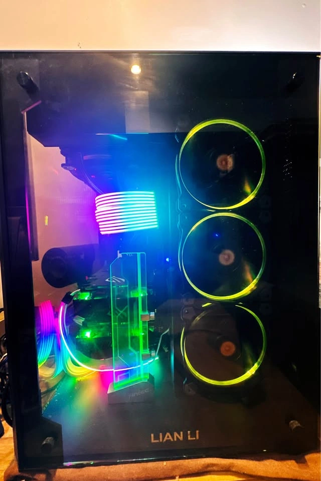 LG 34" UltraWide Monitor + Lian Li 08 Premium Case PC - photo 4