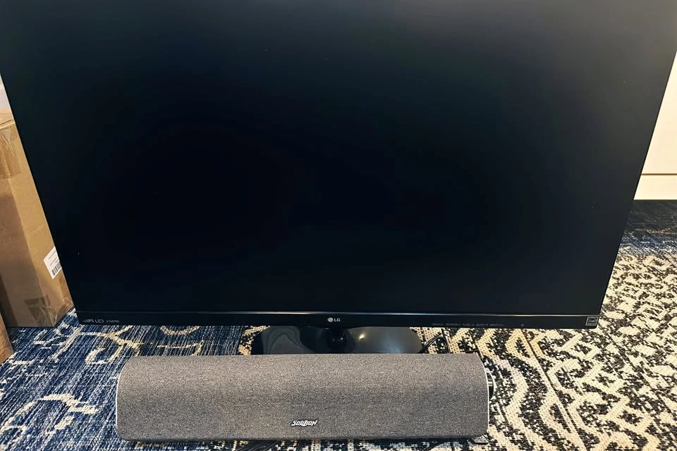 LG 27MP65 27" IPS LED Monitor and Soulion Soundbar