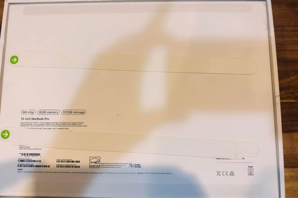 MacBook Pro M5 14” BOX ONLY - photo 3