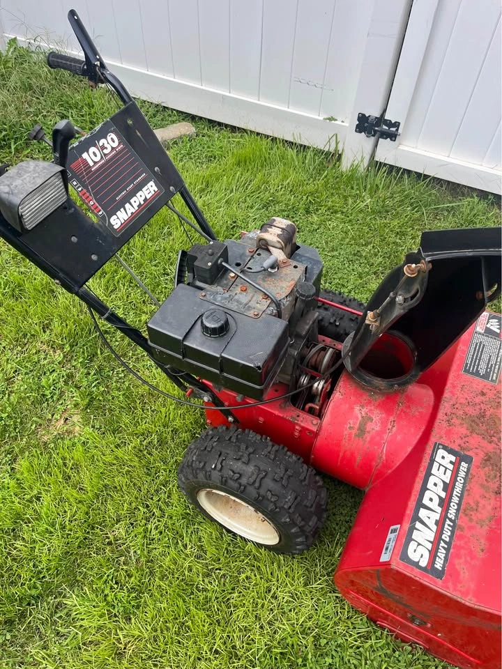 Snapper 10/30 Heavy Duty Snowthrower - photo 2