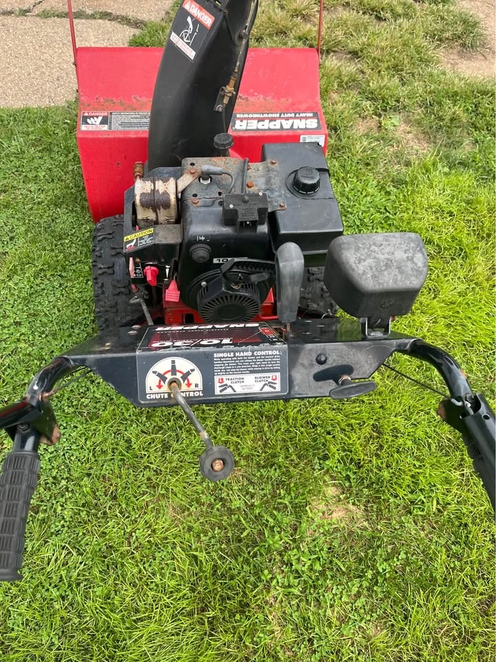 Snapper 10/30 Heavy Duty Snowthrower - photo 5