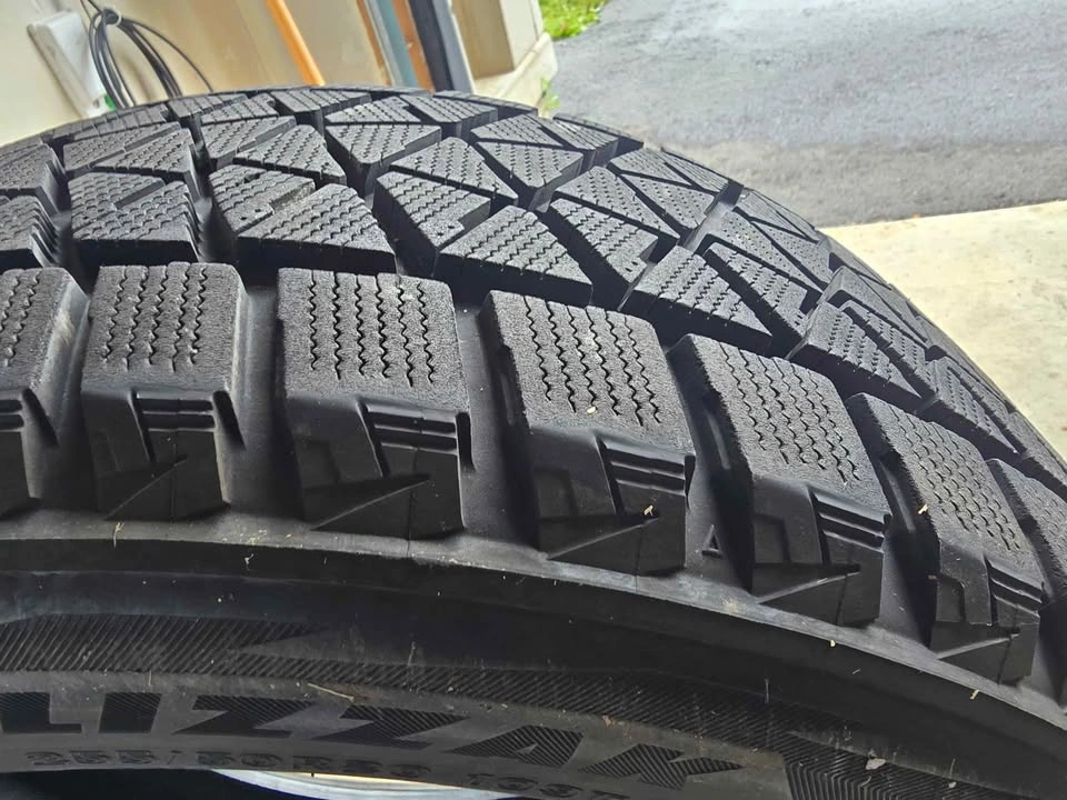 Set of 4 Bridgestone Blizzak DM-V2 Winter Tires – 255/50R20 - photo 2