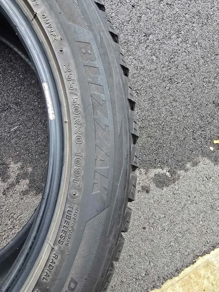 Set of 4 Bridgestone Blizzak DM-V2 Winter Tires – 255/50R20 - photo 3