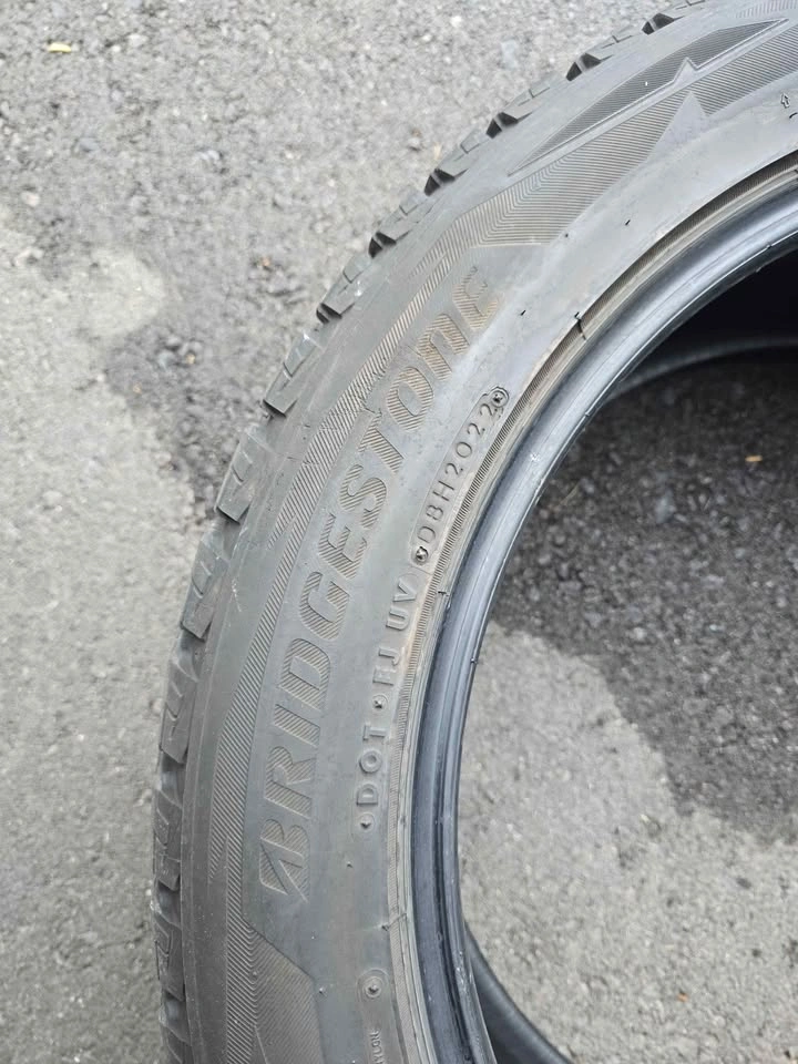 Set of 4 Bridgestone Blizzak DM-V2 Winter Tires – 255/50R20 - photo 4