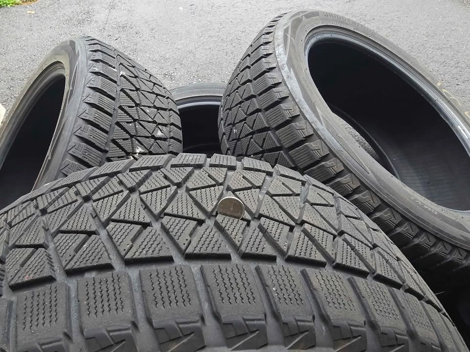 Set of 4 Bridgestone Blizzak DM-V2 Winter Tires – 255/50R20 - photo 5