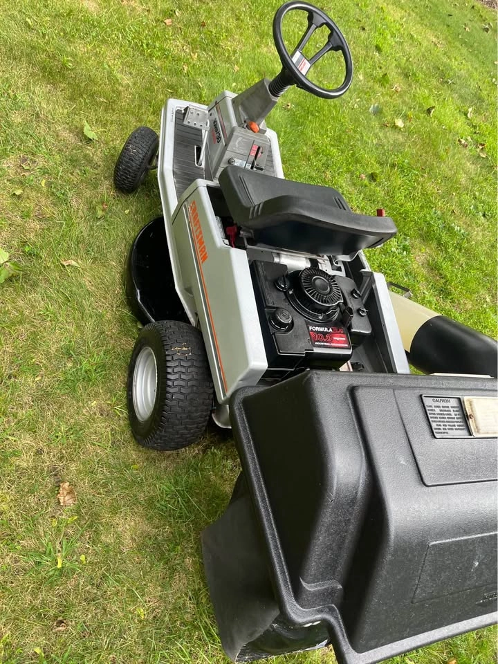 Craftsman riding lawnmower with dual bagger 30” cutting deck - photo 5