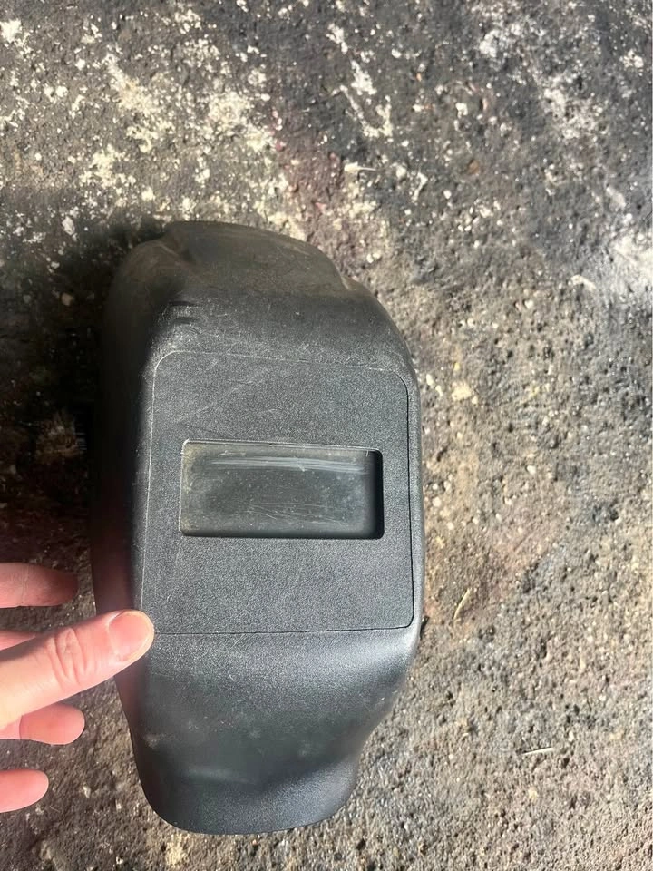 Welding helmet