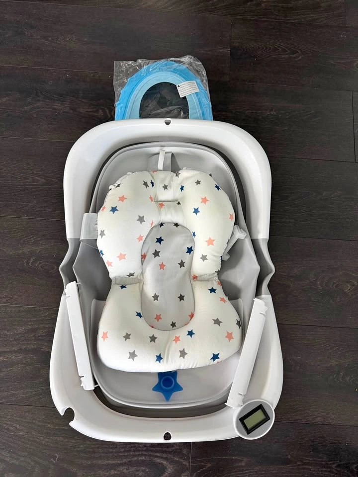 Foldable Baby Bathtub with Digital Thermometer and Cushion