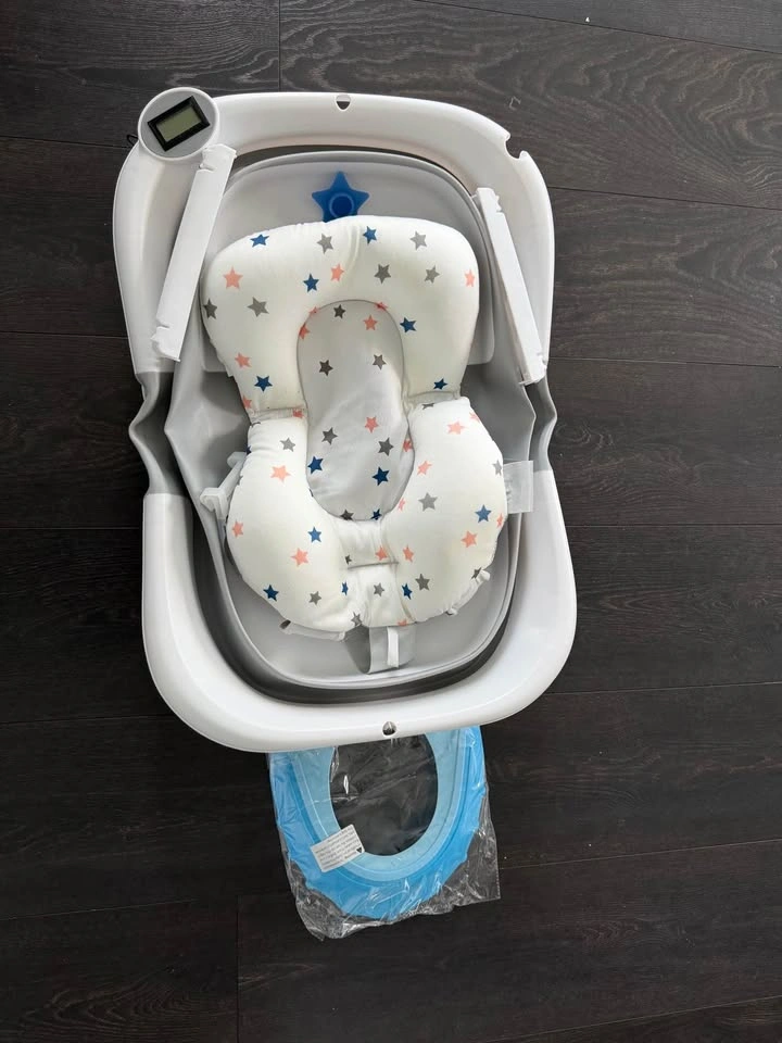 Foldable Baby Bathtub with Digital Thermometer and Cushion - photo 2
