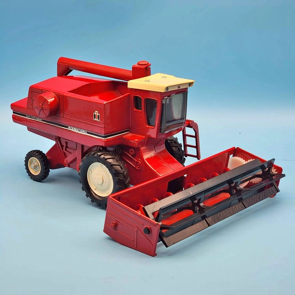 International Harvester #413 (1978) AXIAL-FLOW COMBINE 1/32