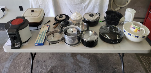 GARAGE SALE – EVERYTHING $5 OR LESS! Crystal, Kitchen, Gaming - photo 2
